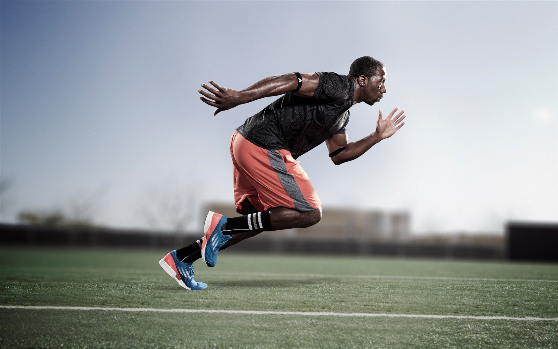 开云真人体育娱乐-极限攀岩夜光赛，点亮黑暗中的勇气之路，极限攀岩励志图片